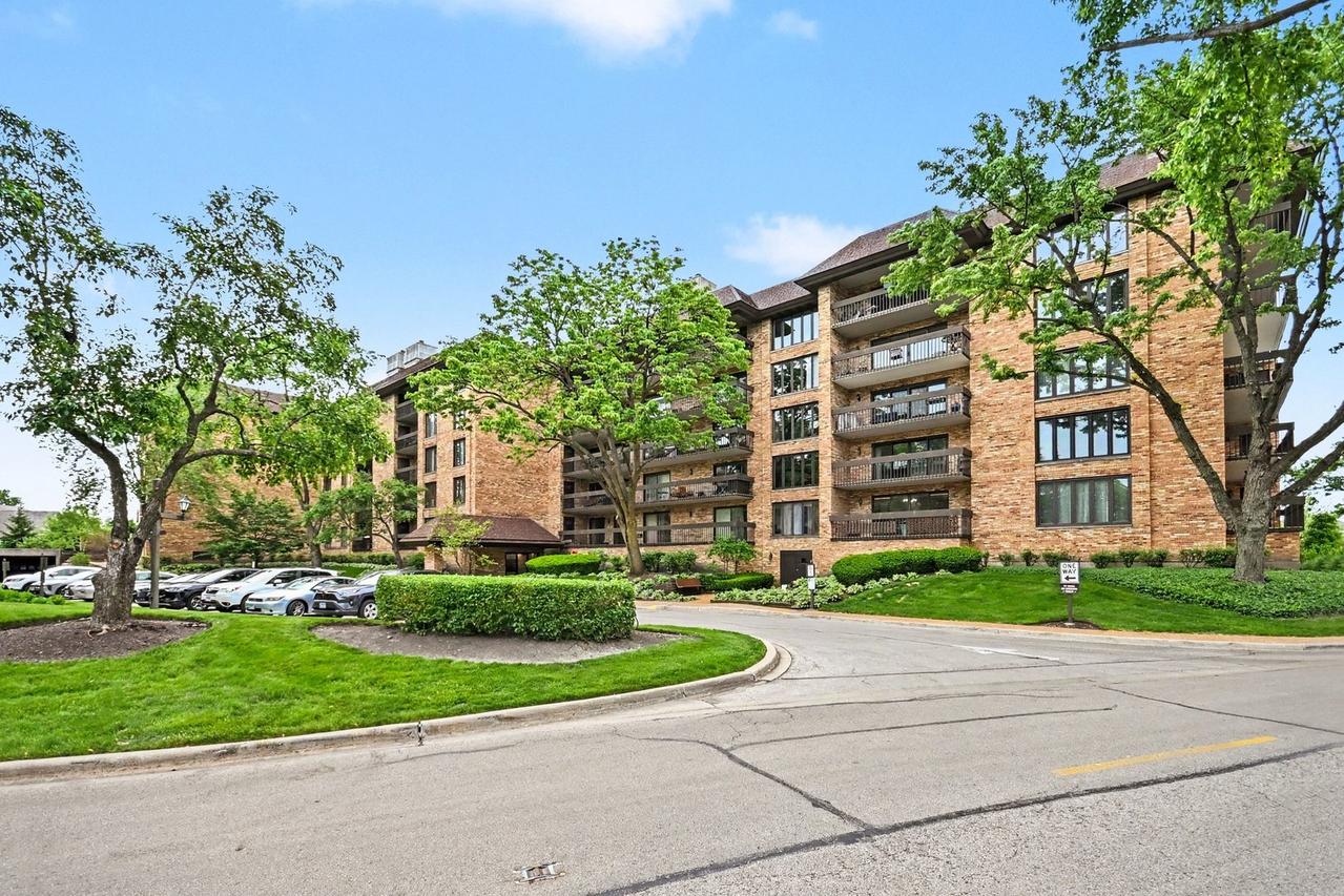 1671 Mission Hills Rd. #201, Northbrook, IL 60062