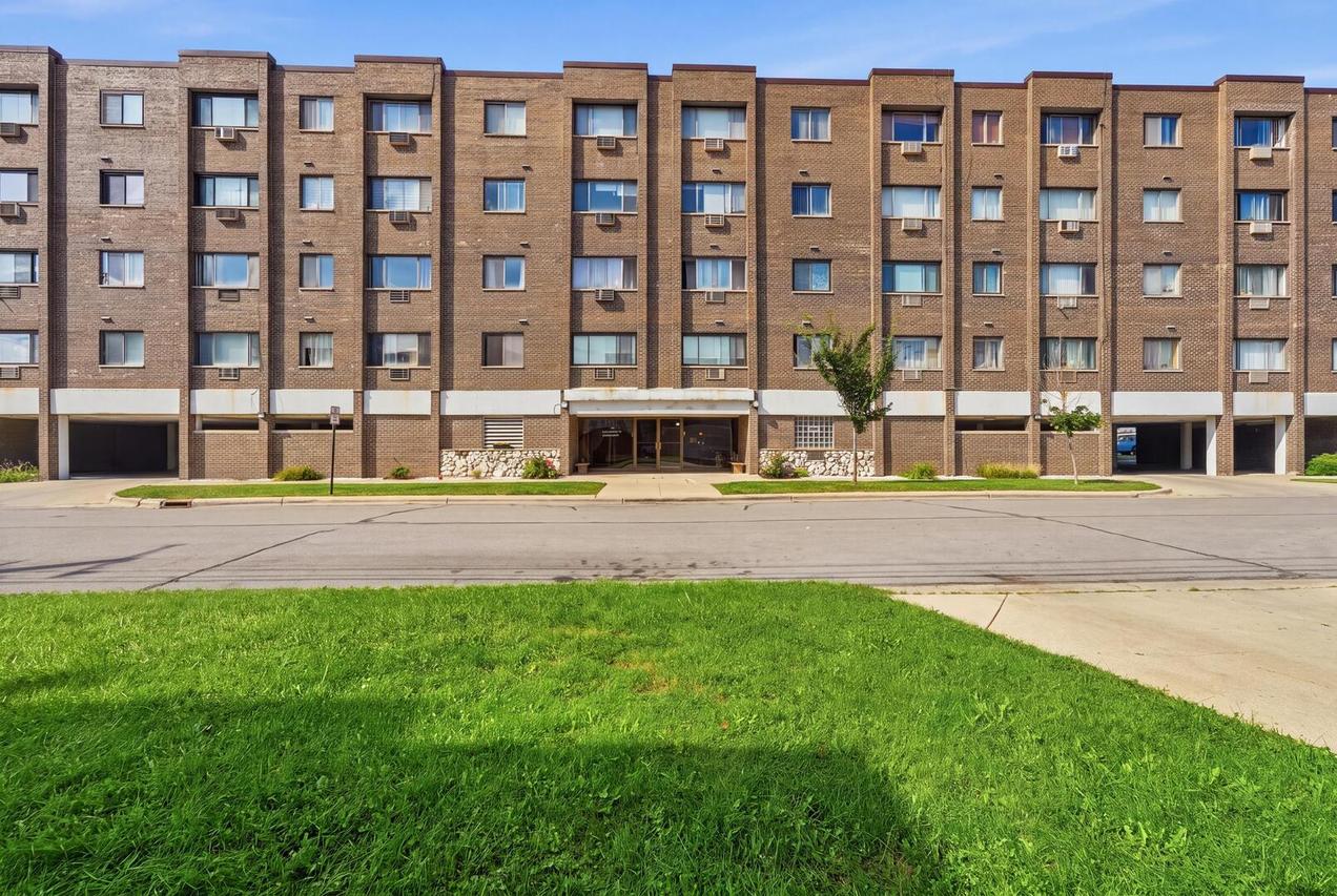 7650 W Altgeld St. #305, Elmwood Park, IL 60707