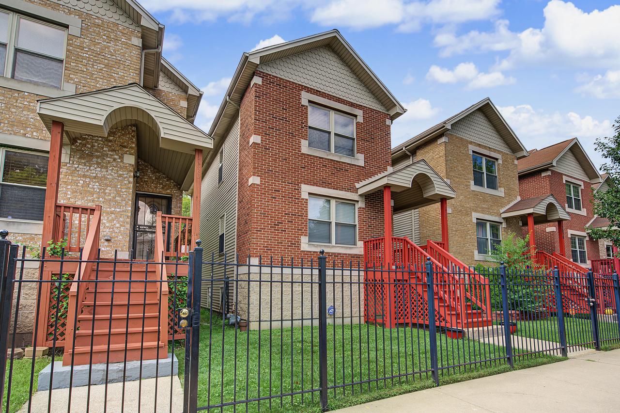 7816 S Woodlawn St., Chicago, IL 60619