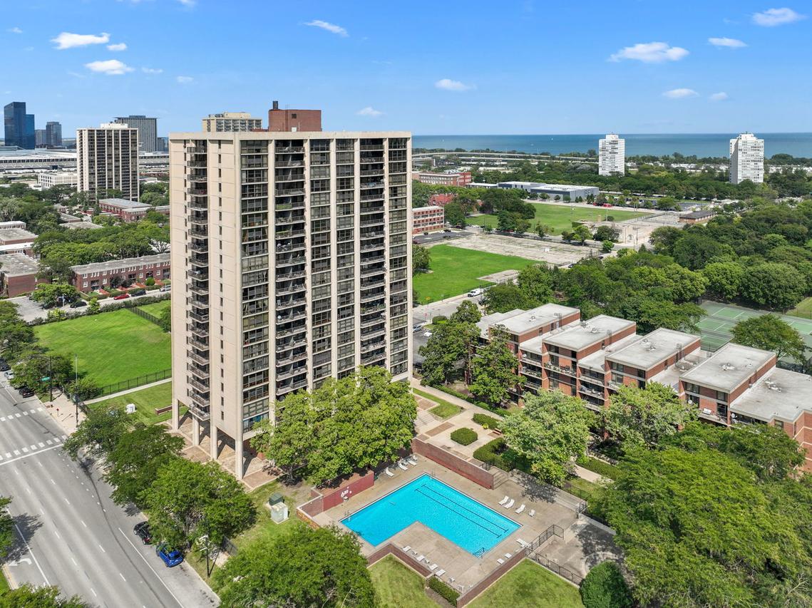 2901 S Michigan Ave. #808-809, Chicago, IL 60616