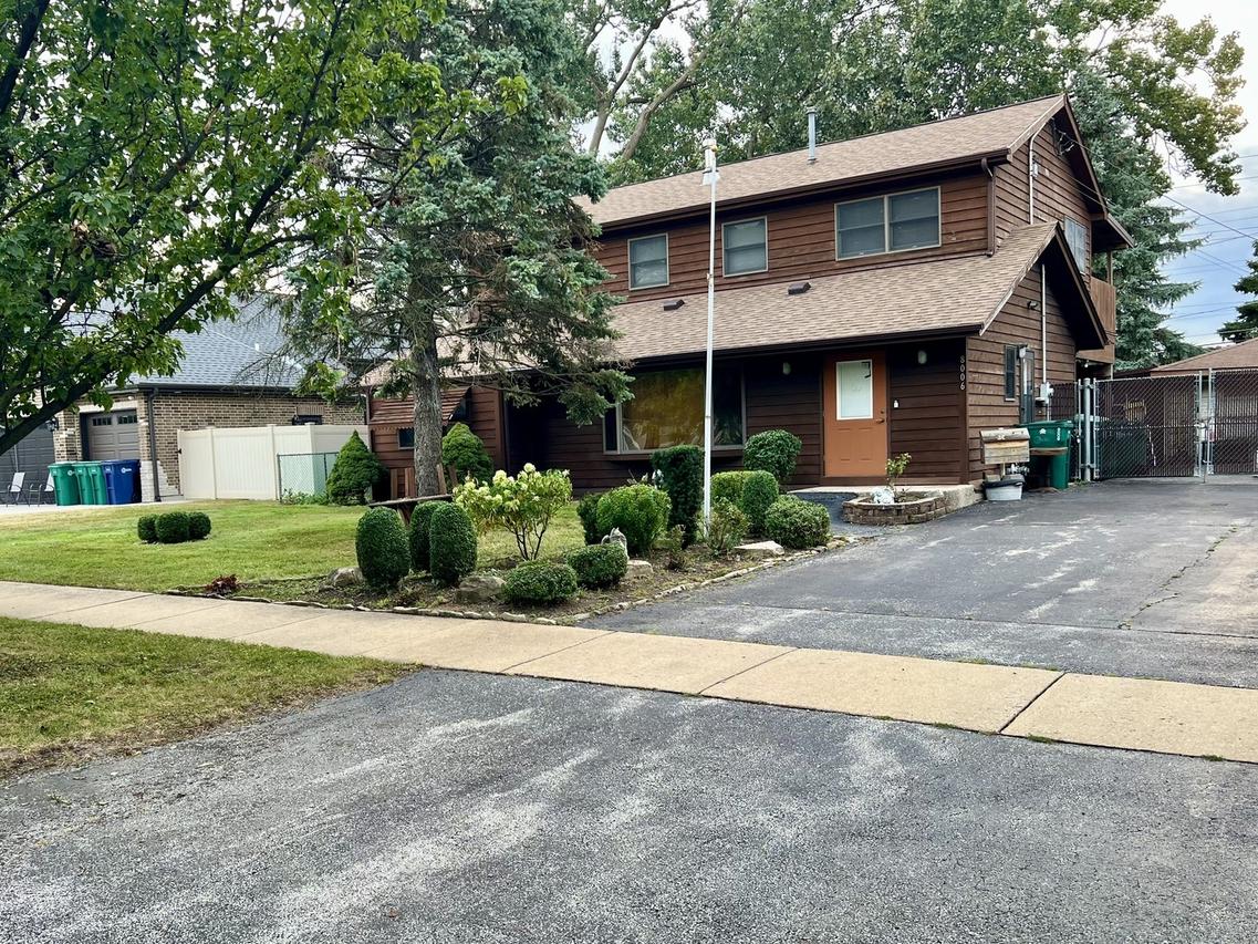8006 Oak Park Ave., Burbank, IL 60459