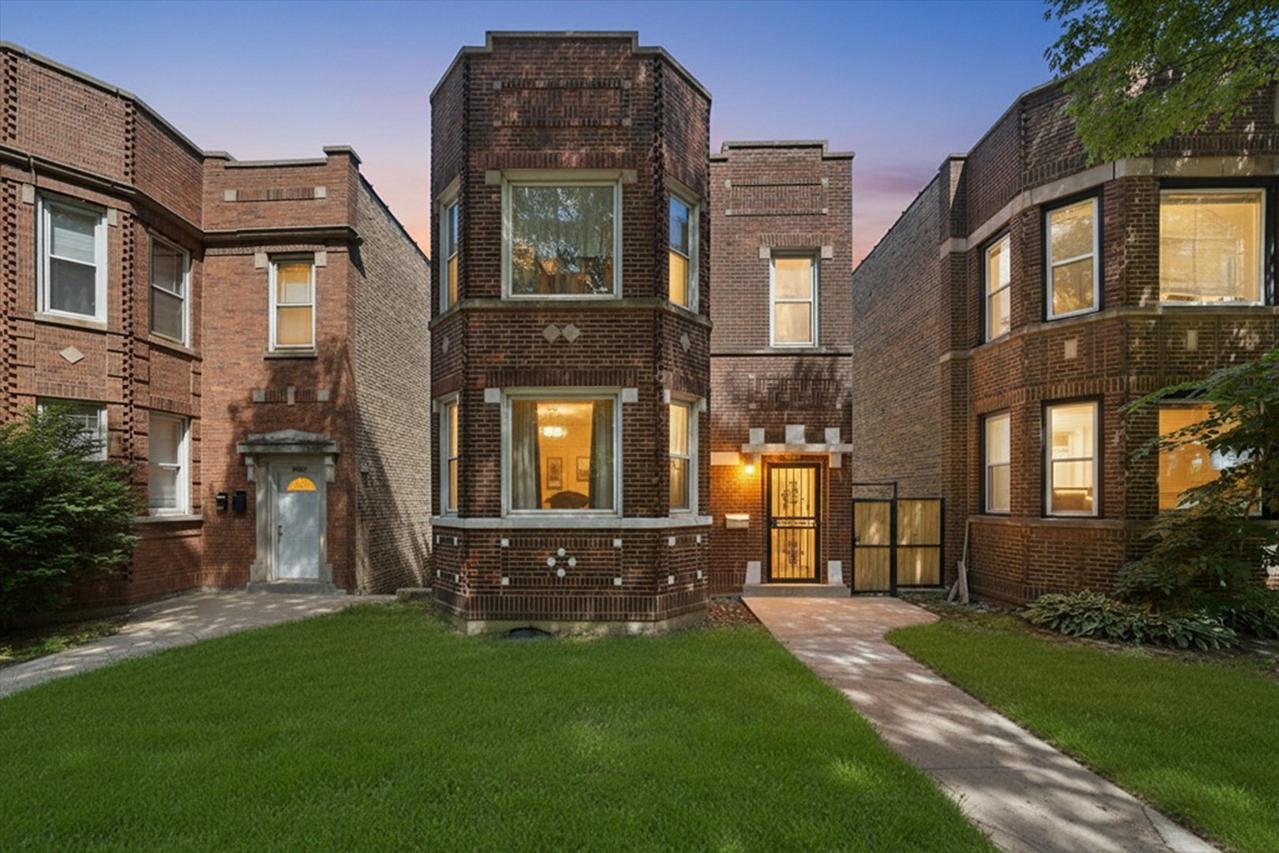 9015 S Muskegon Ave., Chicago, IL 60617