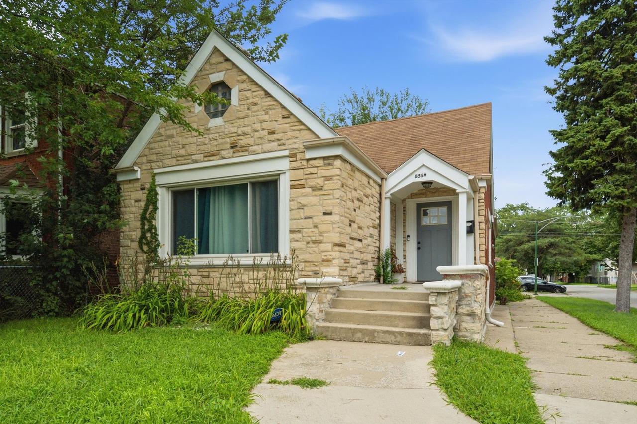 8559 S Phillips Ave., Chicago, IL 60617