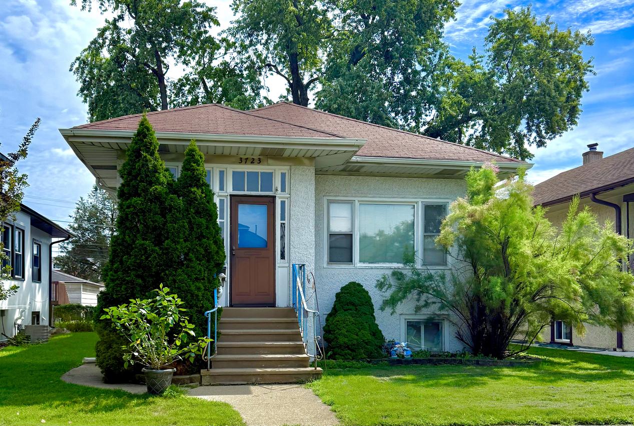 3723 Clinton Ave., Berwyn, IL 60402