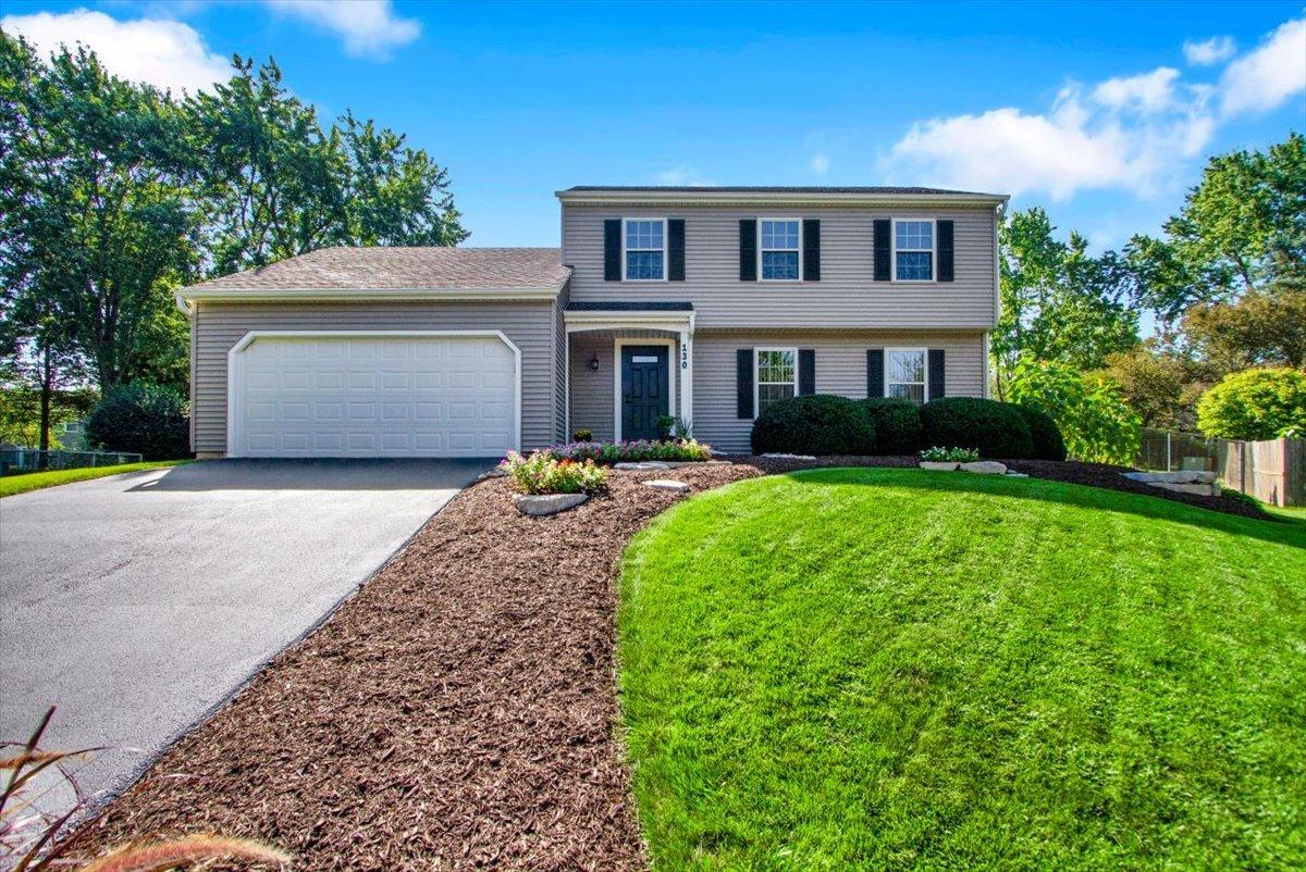 130 Lewis Ct., St. Charles, IL 60174