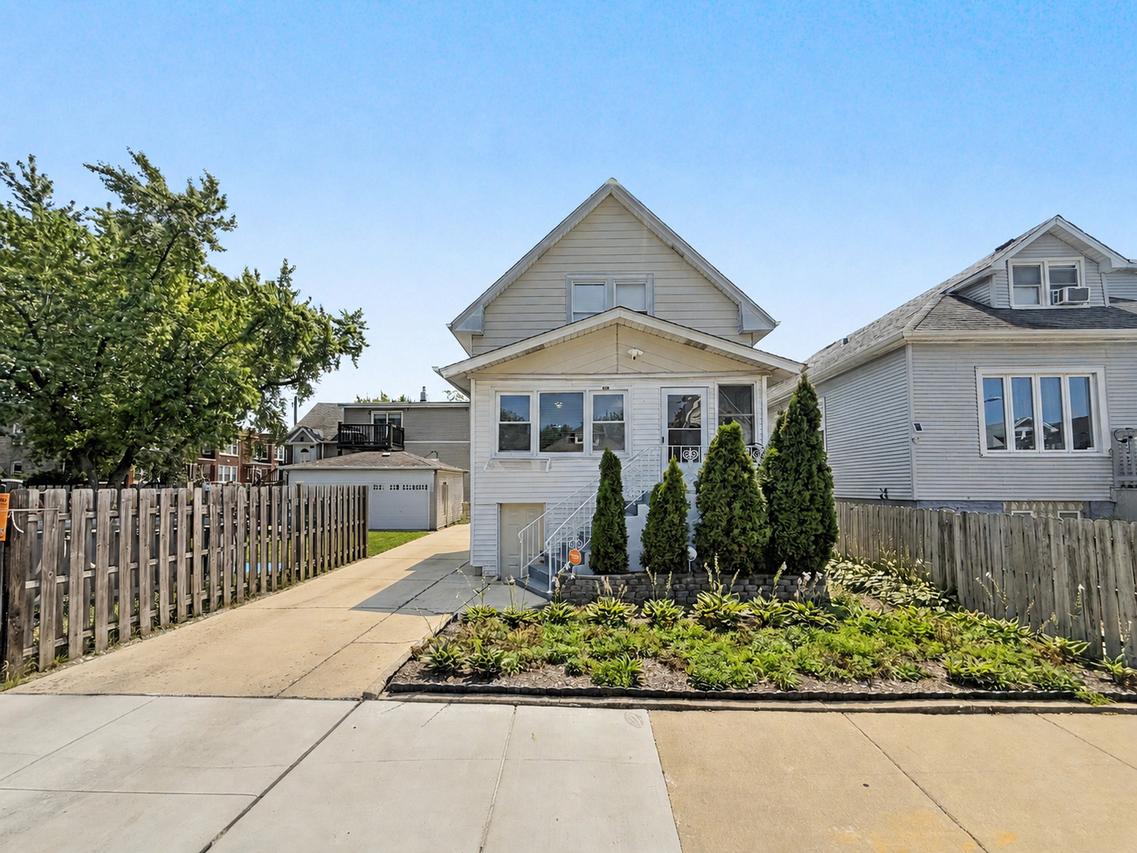 5005 W Eddy St., Chicago, IL 60641