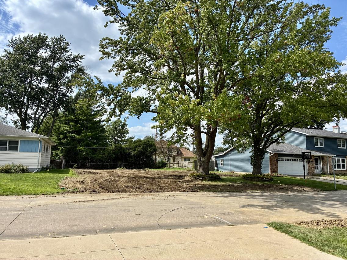 3891 1st St., East Moline, IL 61244