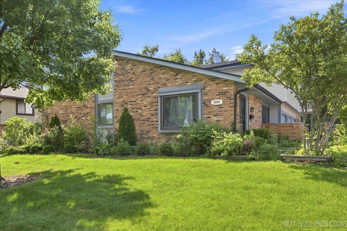 8330 Portsmouth Dr. #B, Darien, IL 60561
