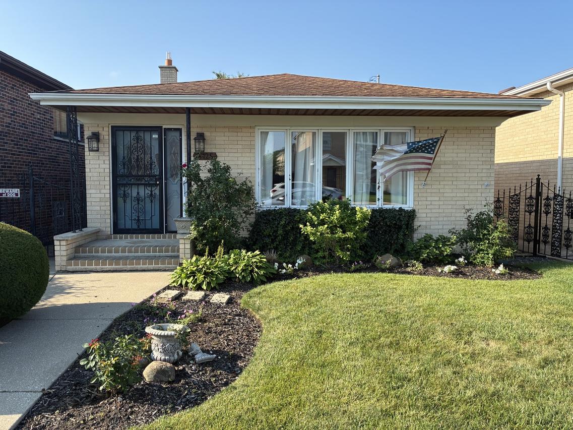8425 W Castle Island Ave., Chicago, IL 60656