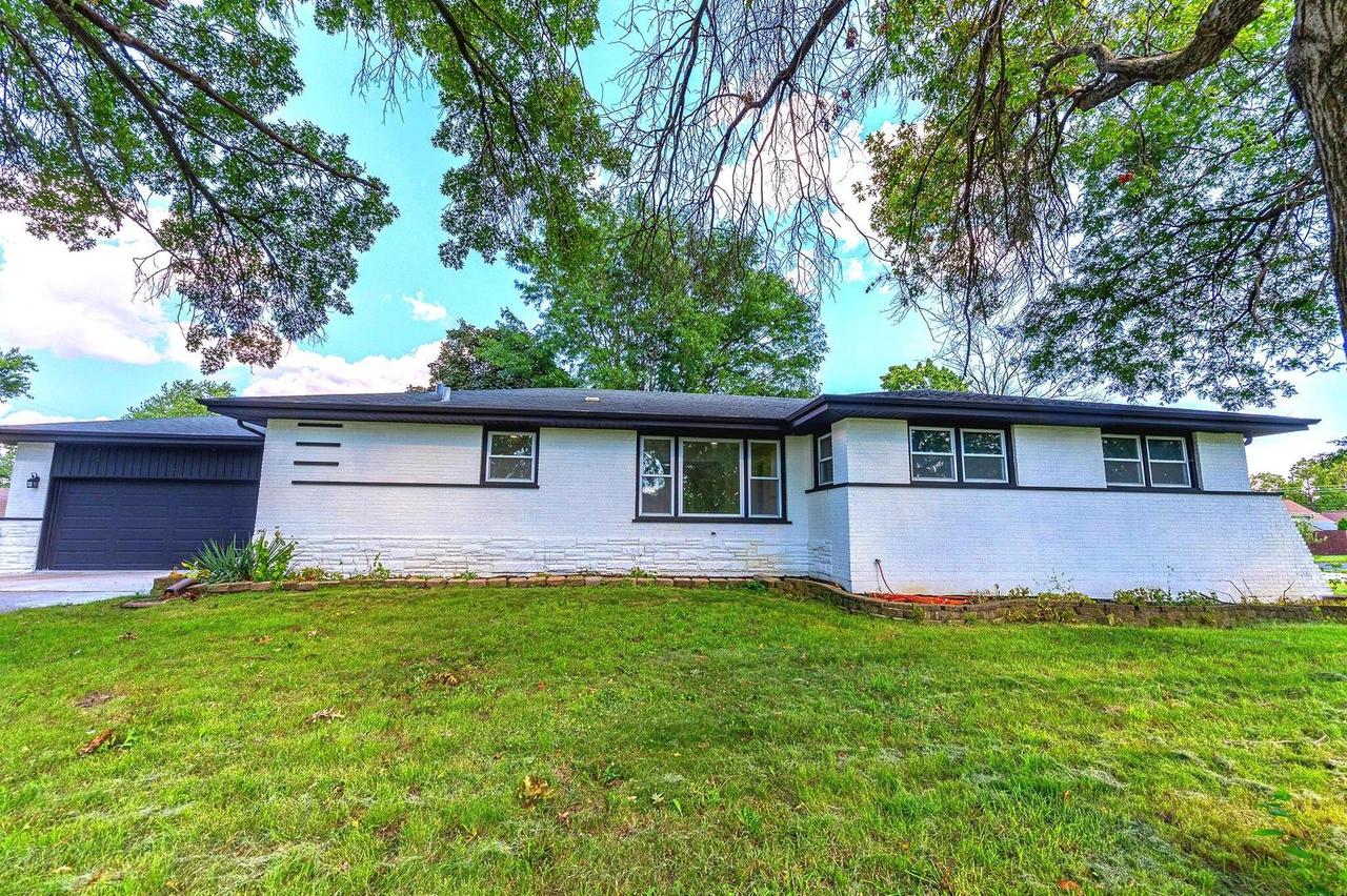 15725 W New England Ave., Tinley Park, IL 60477