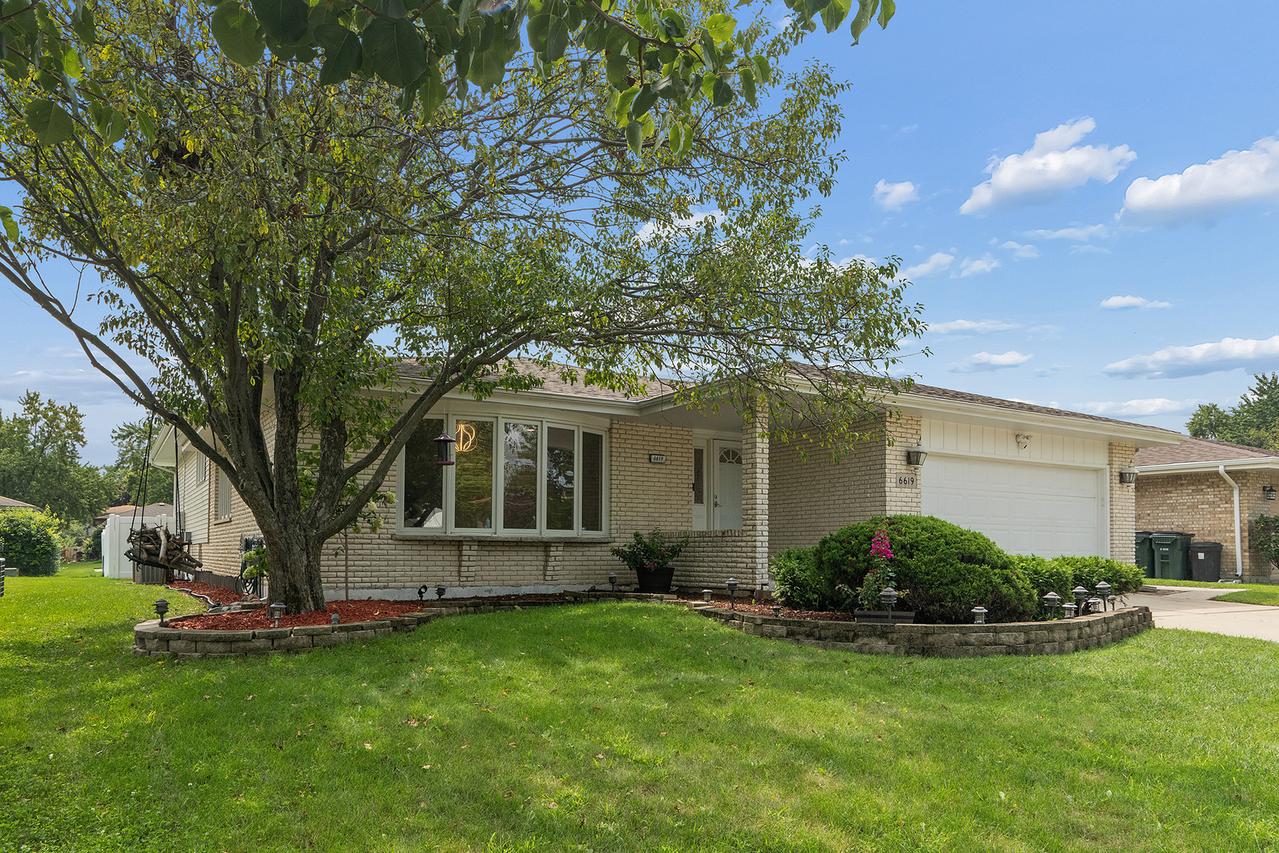 6619 Courtney Dr., Oak Forest, IL 60452