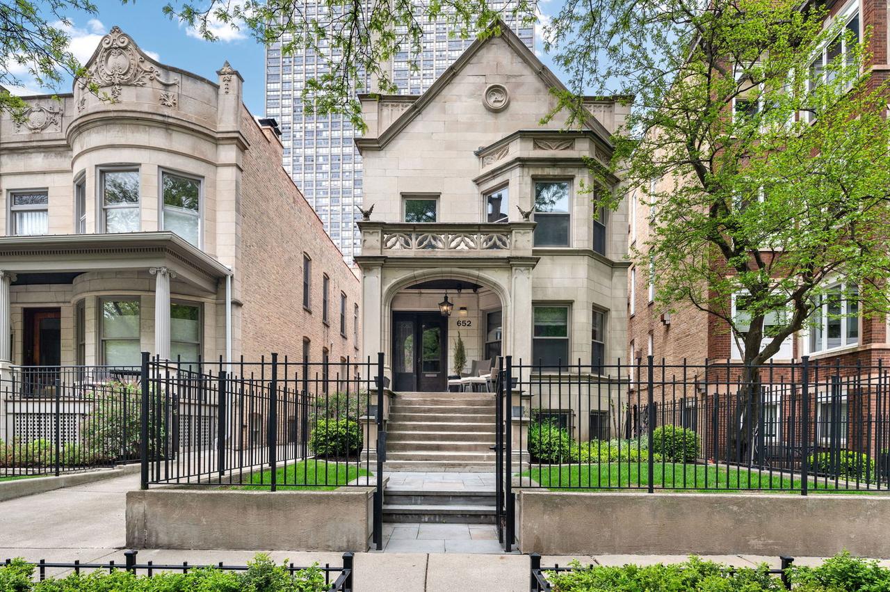652 W Sheridan Rd., Chicago, IL 60613