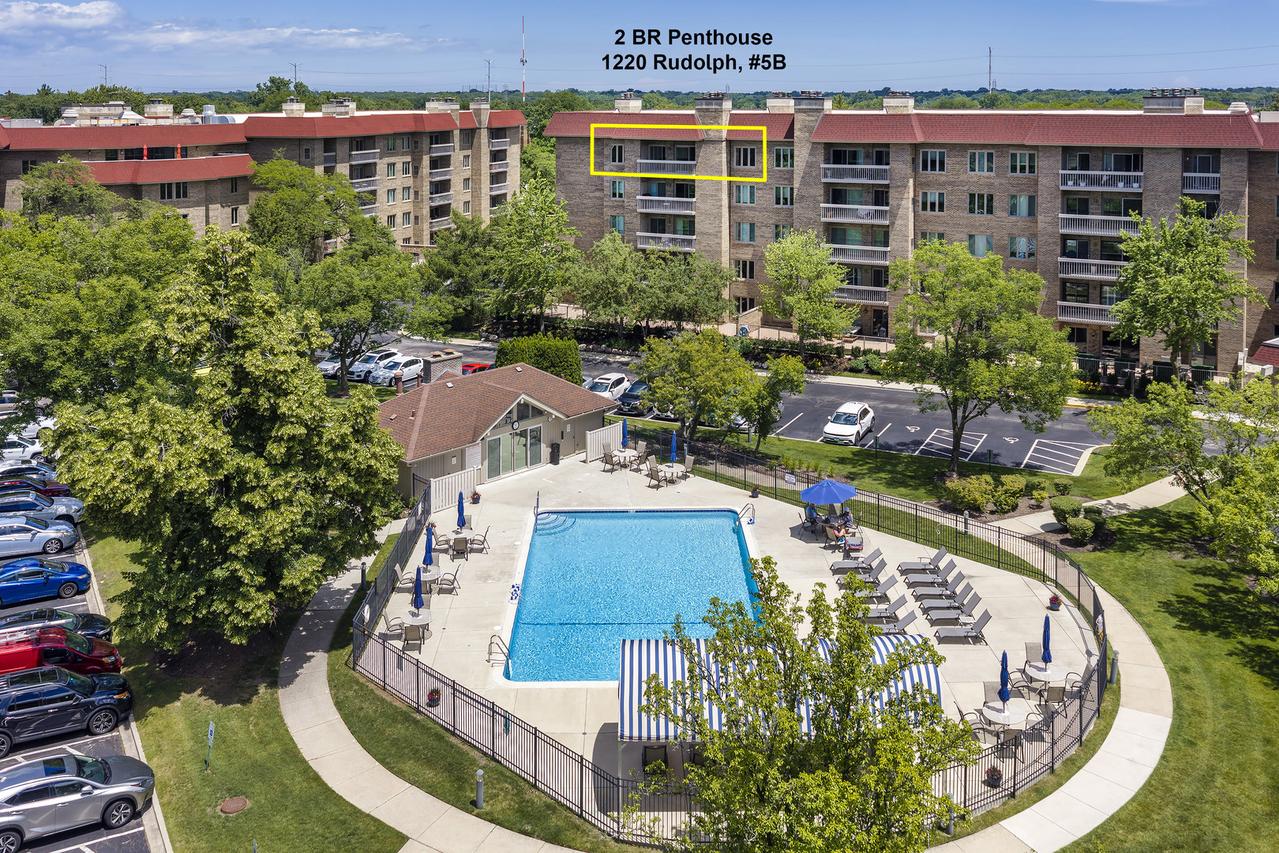 1220 Rudolph Rd. #5B, Northbrook, IL 60062