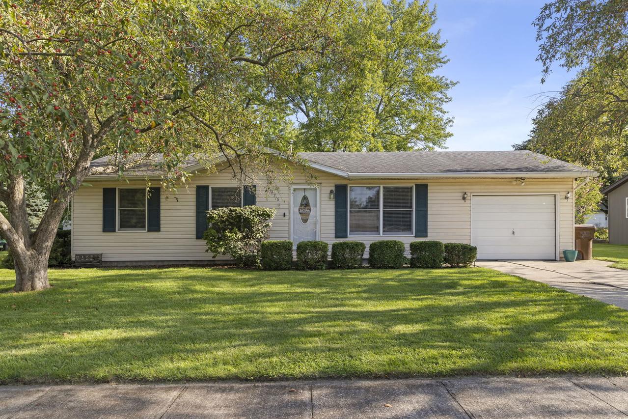 476 E 3rd St., Herscher, IL 60941