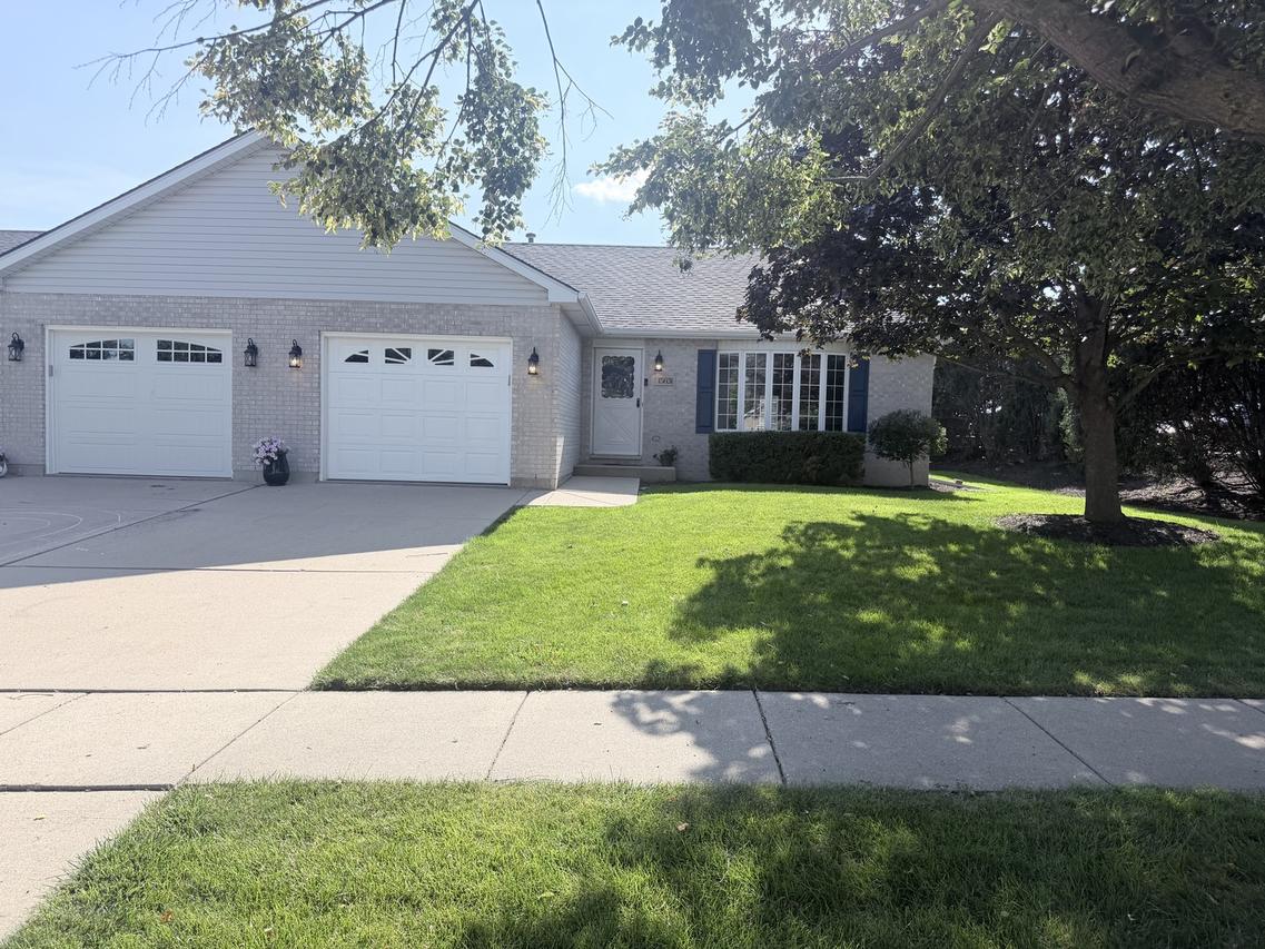 15631 W Waterford Ln., Manhattan, IL 60442