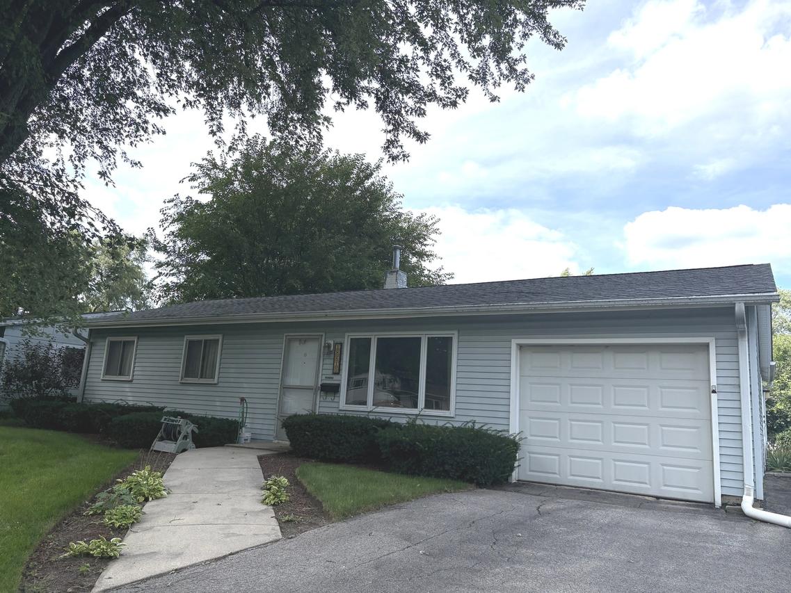 18610 W Karen Ln., Gurnee, IL 60031