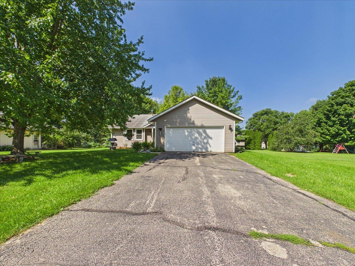122 Drew Ct., Poplar Grove, IL 61065