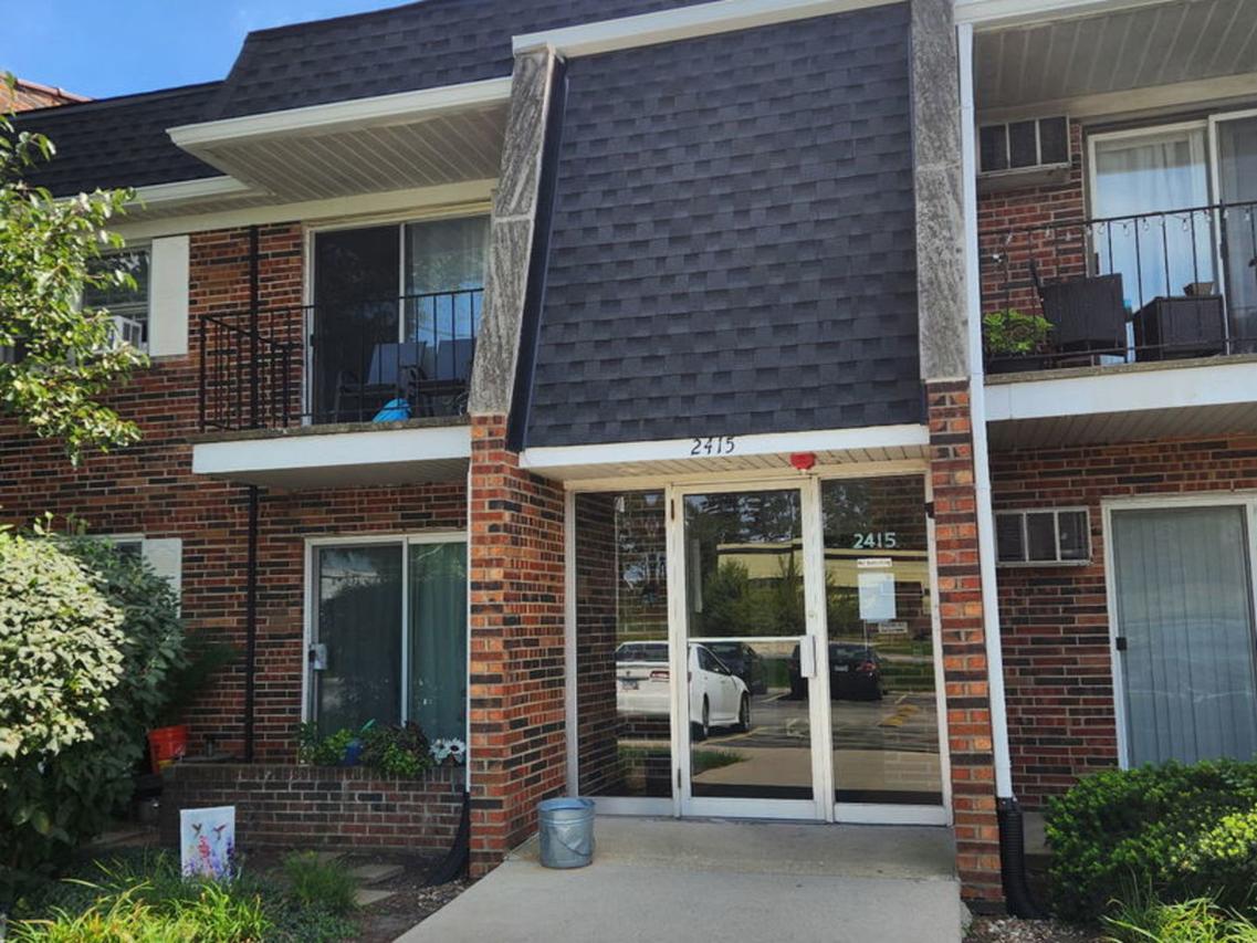 2415 Ogden Ave. #5, Downers Grove, IL 60515
