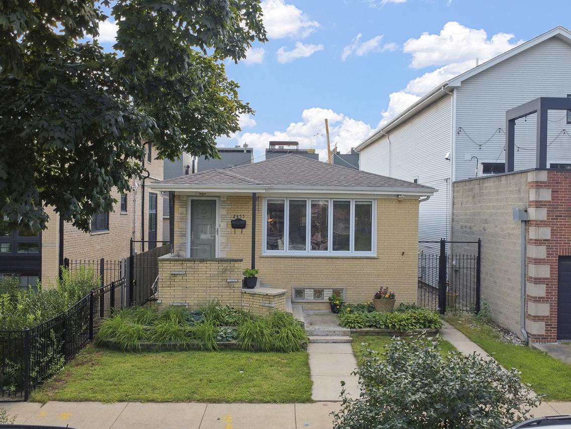 2455 W Erie St., Chicago, IL 60612