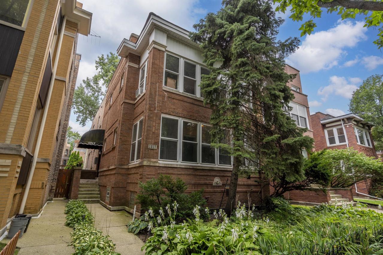1317 W Elmdale Ave., Chicago, IL 60660