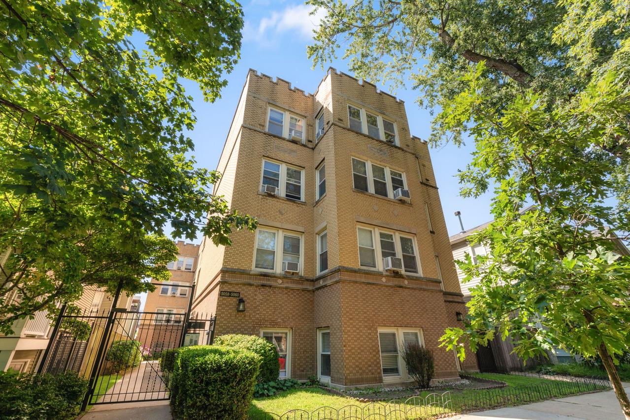 5060 N Claremont Ave. #3E, Chicago, IL 60625