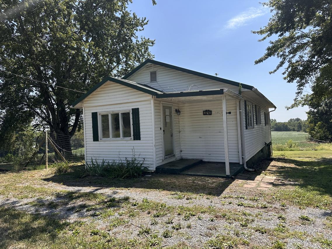 23780 Carlyle Rd., Thompsonville, IL 62890