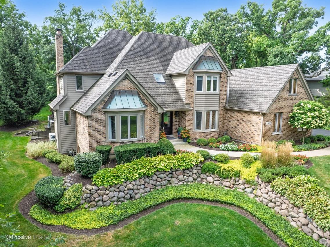 30W307 Maple Tree Ln., Wayne, IL 60184