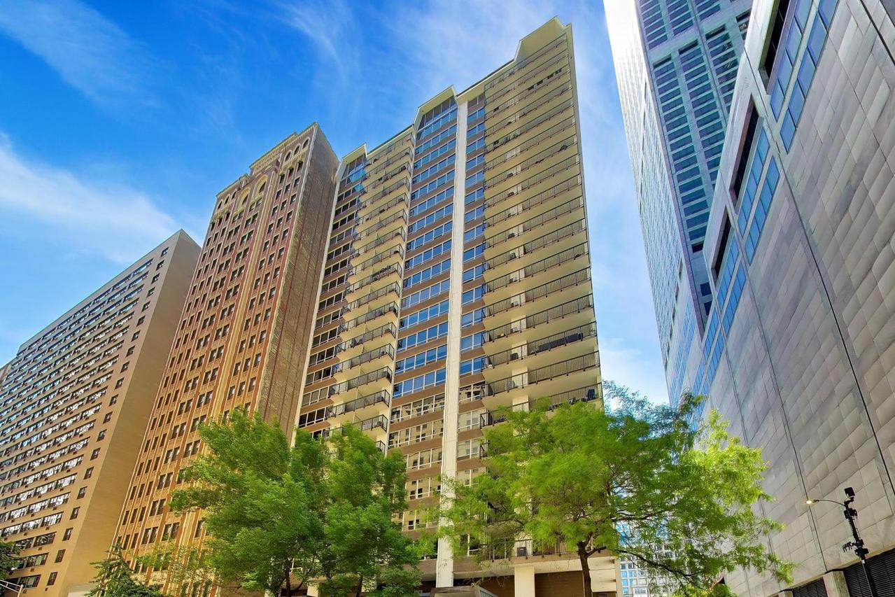 201 E Chestnut St. #3A, Chicago, IL 60611