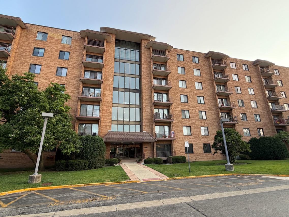 1717 W Crystal Ln. #712, Mount Prospect, IL 60056