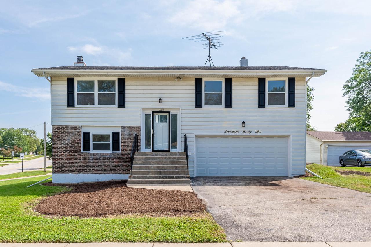 1795 Kent Rd., Hoffman Estates, IL 60169