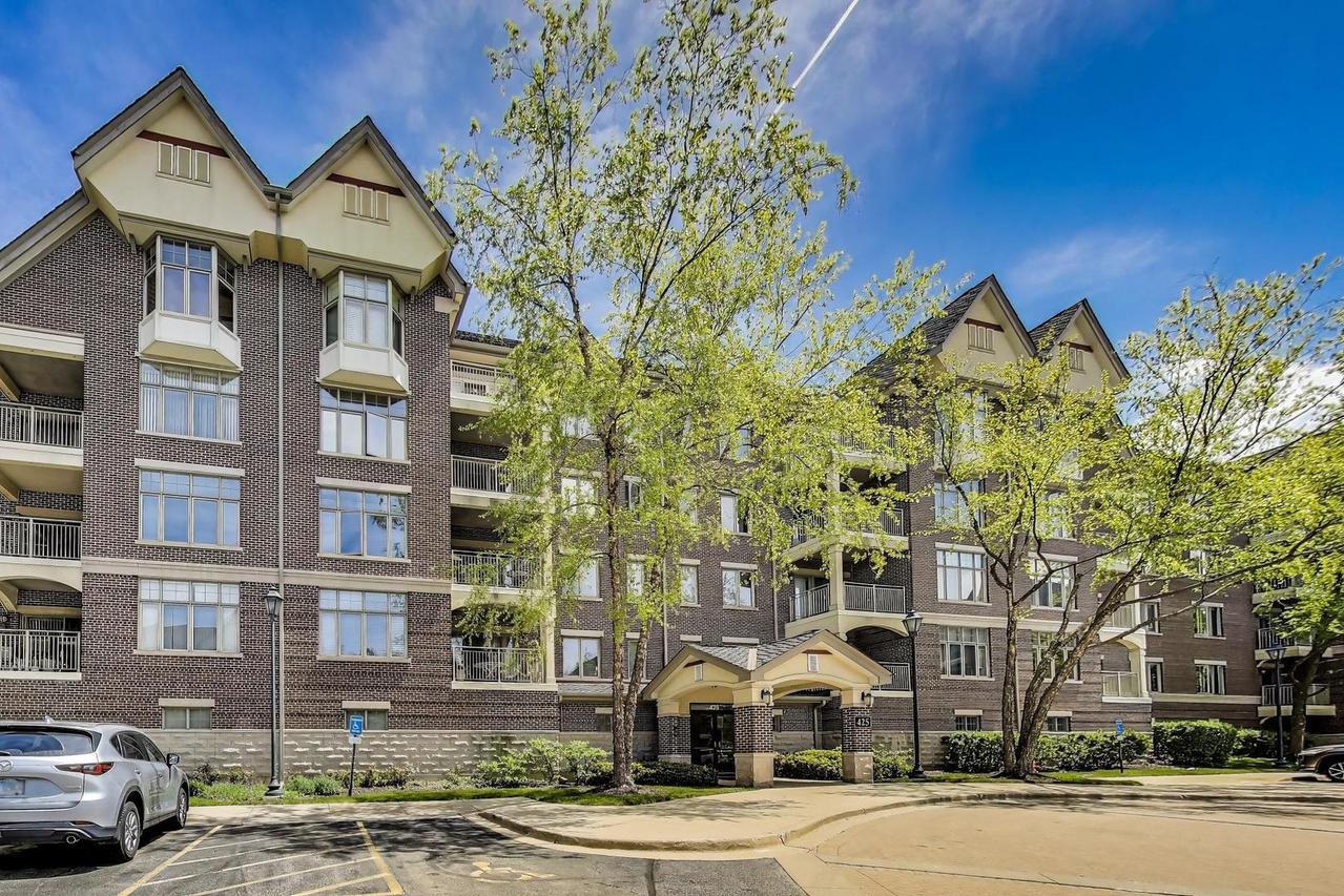 425 Village Green #508, Lincolnshire, IL 60069