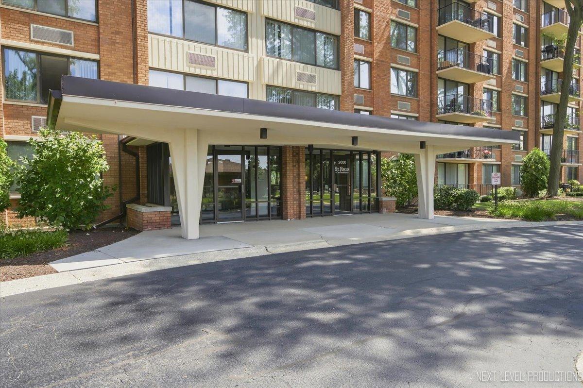 2000 Saint Regis Dr. #6F, Lombard, IL 60148