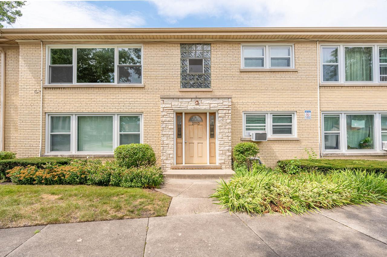 2010 S Crescent Ave. #2-C, Park Ridge, IL 60068