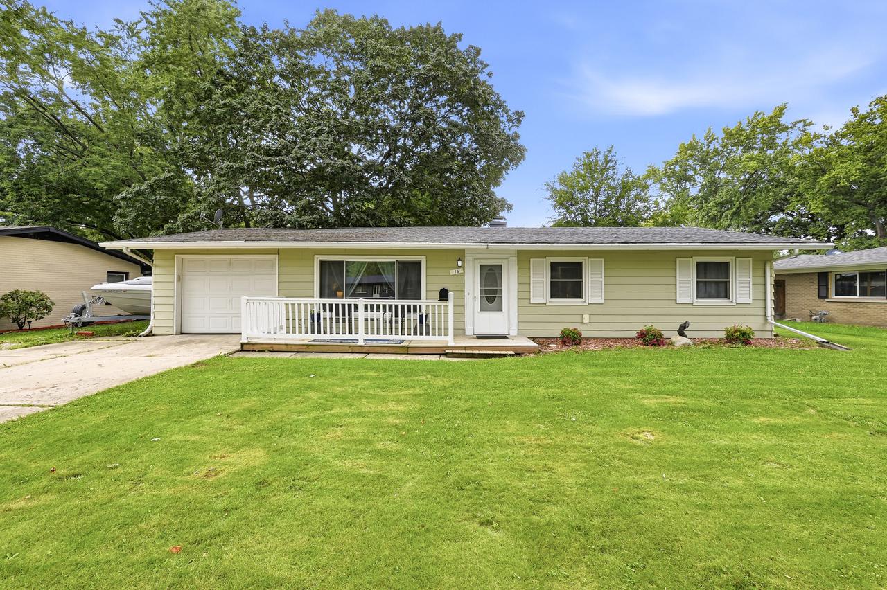 16 Greenbriar Dr., Montgomery, IL 60538