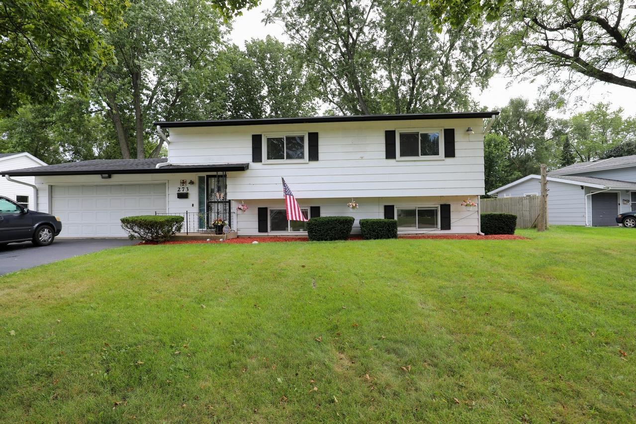 273 Berkshire Dr., Crystal Lake, IL 60014