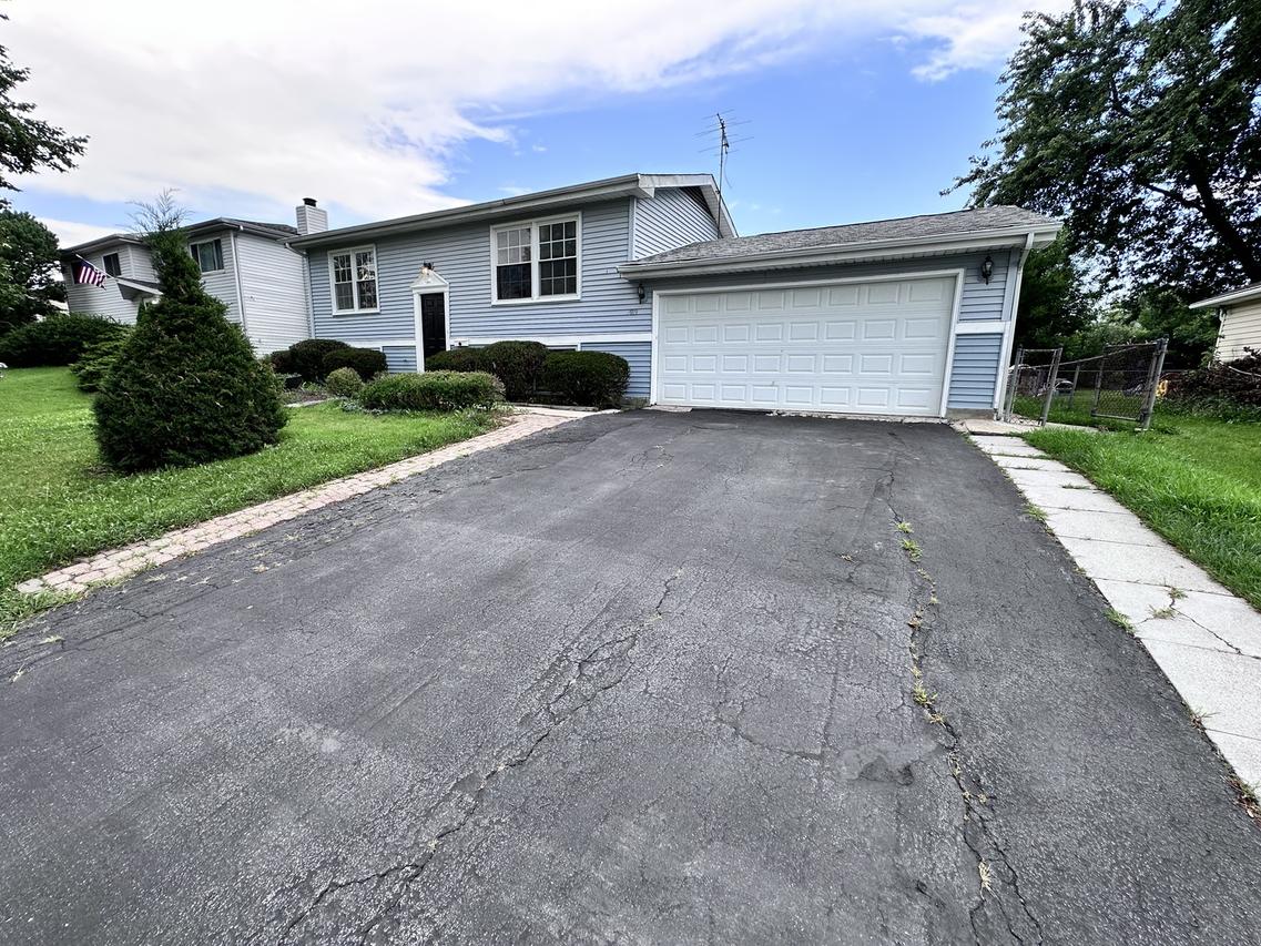 7019 Chestnut St., Hanover Park, IL 60133