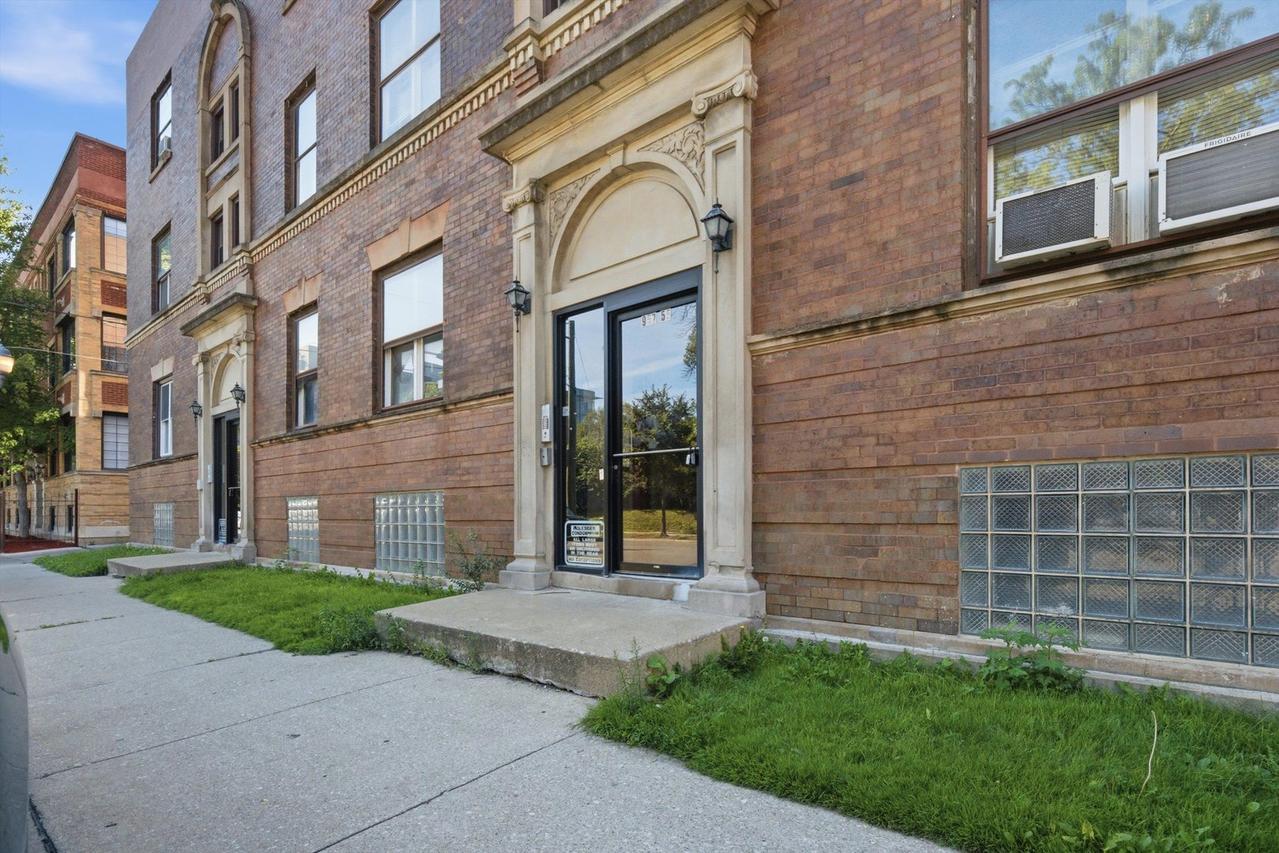 955 E 61st St. #1, Chicago, IL 60637