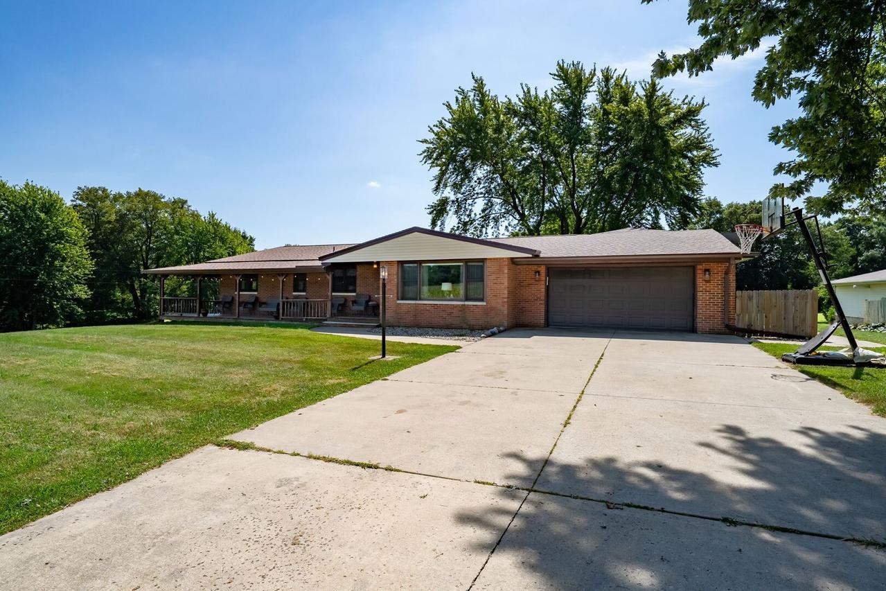 25857 Toboggan Ave., Hopedale, IL 61747