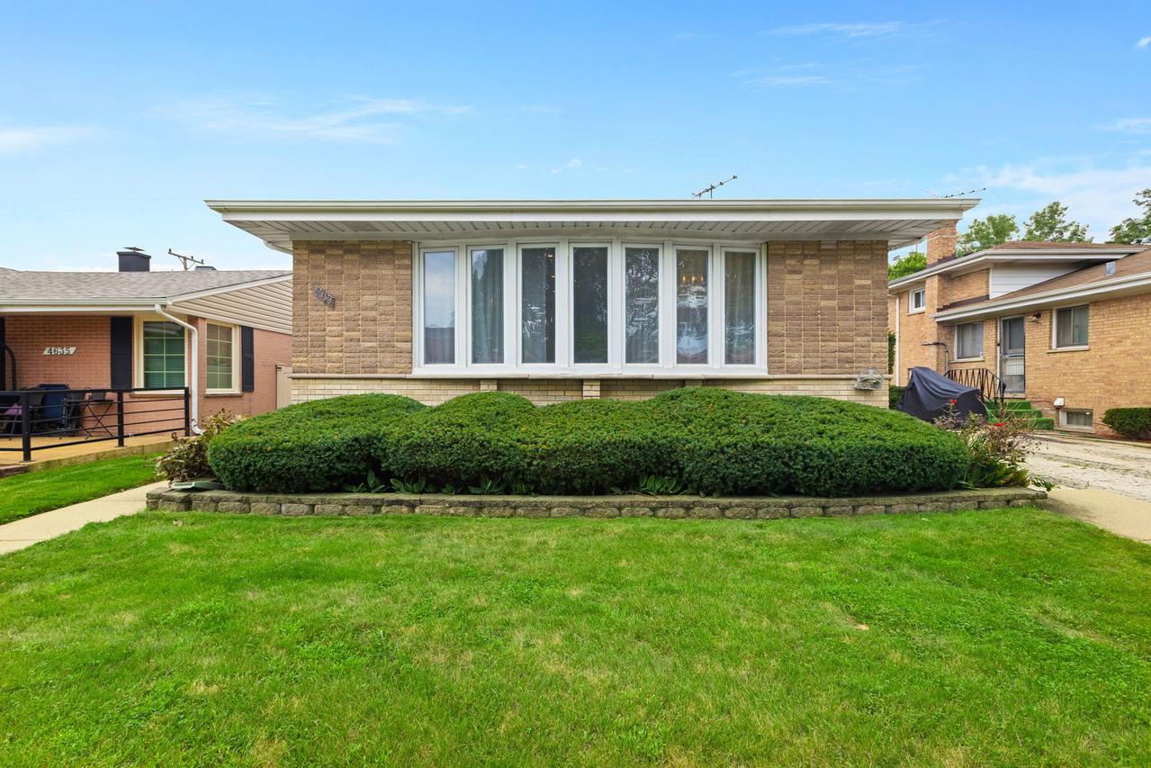 4639 Howard St., Skokie, IL 60076