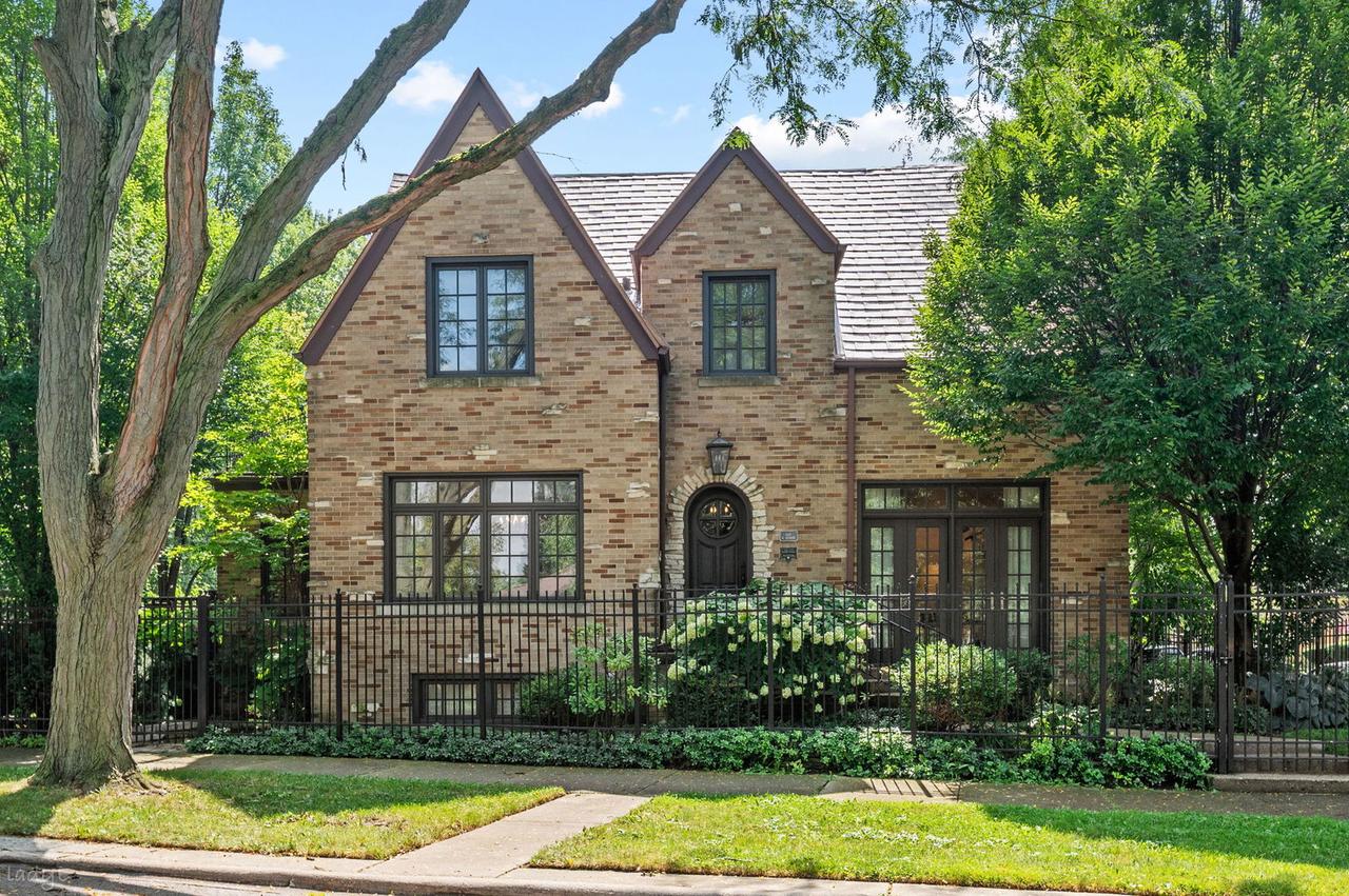 3045 W Ardmore Ave., Chicago, IL 60659