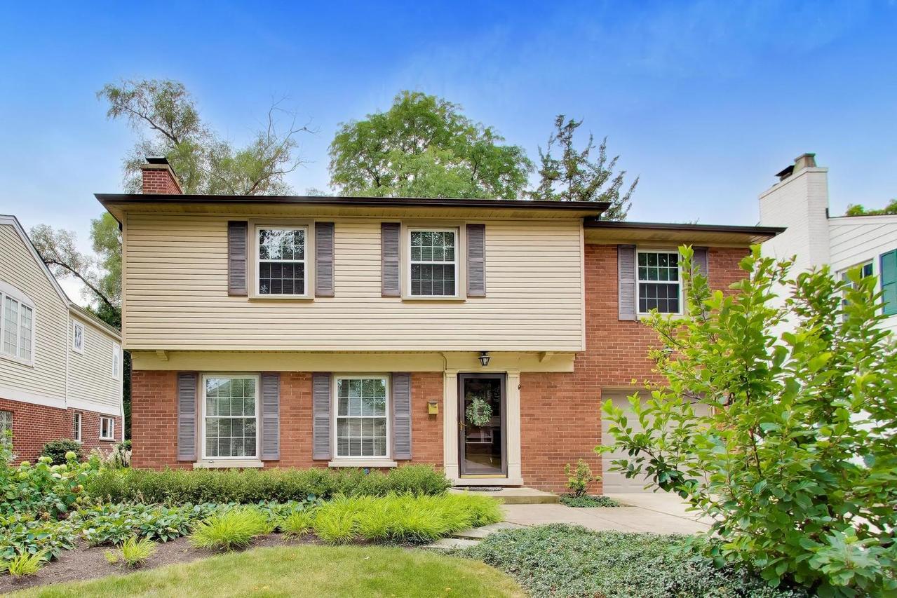412 S Banbury Rd., Arlington Heights, IL 60005