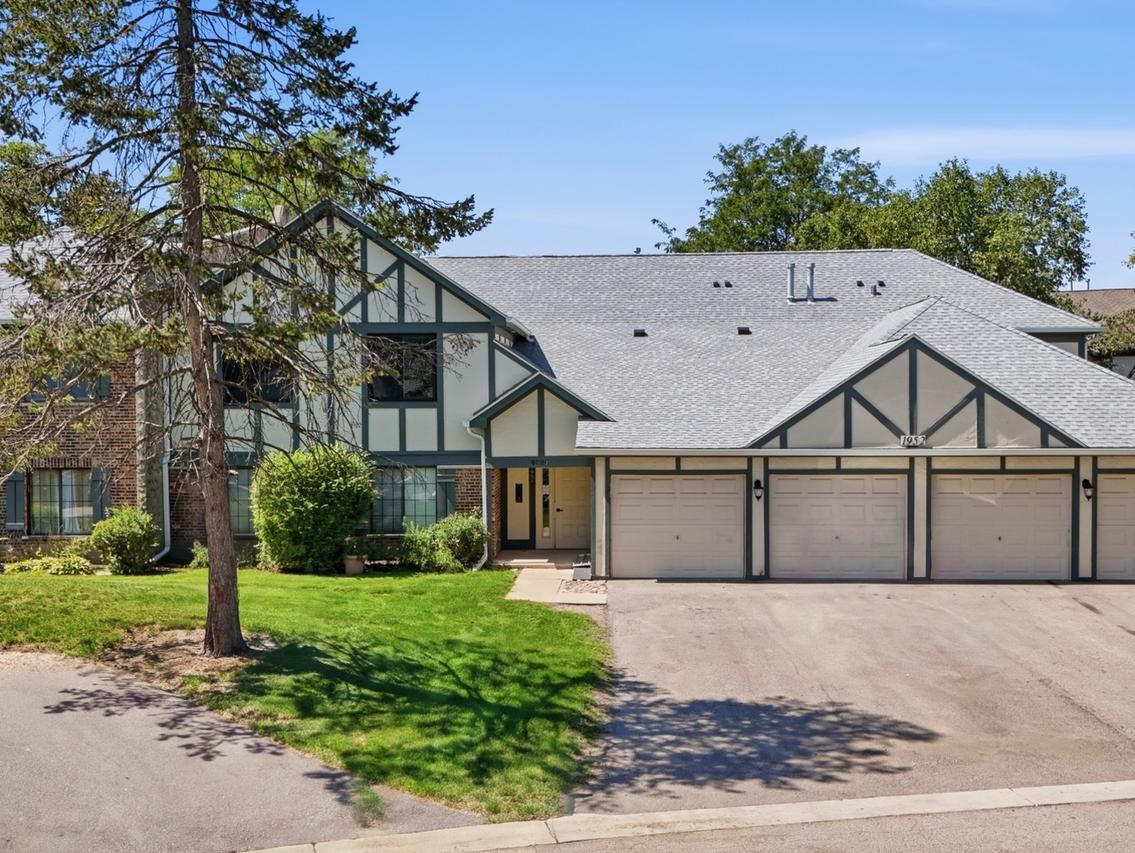 1952 N Hidden Creek Cir. #7, Palatine, IL 60074