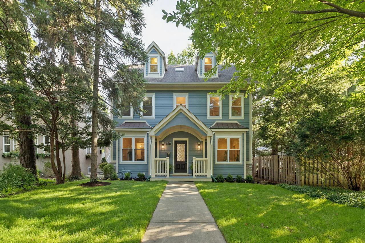 2412 Noyes St., Evanston, IL 60201