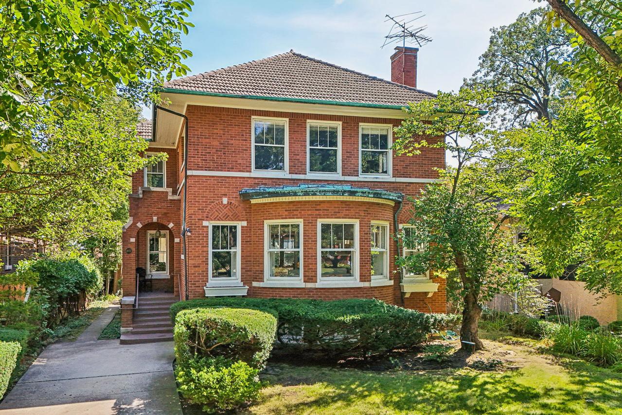 2677 Orrington Ave., Evanston, IL 60201