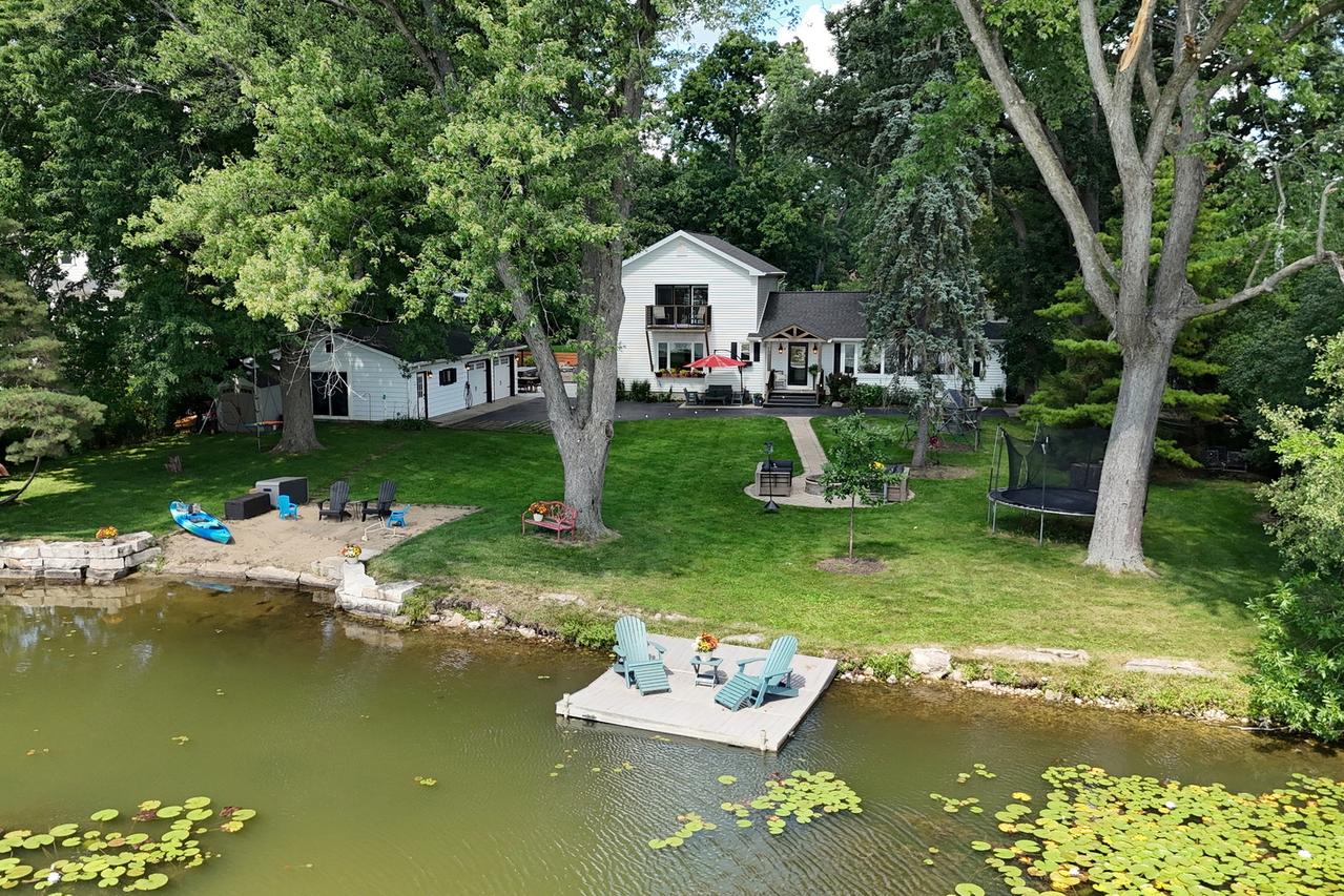 142 Augusta St., Grayslake, IL 60030