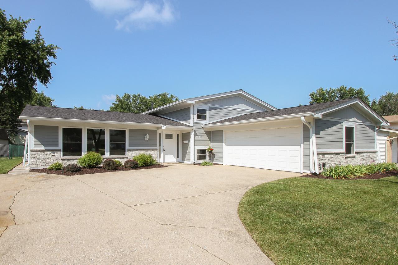 7934 Kensington Ln., Hanover Park, IL 60133