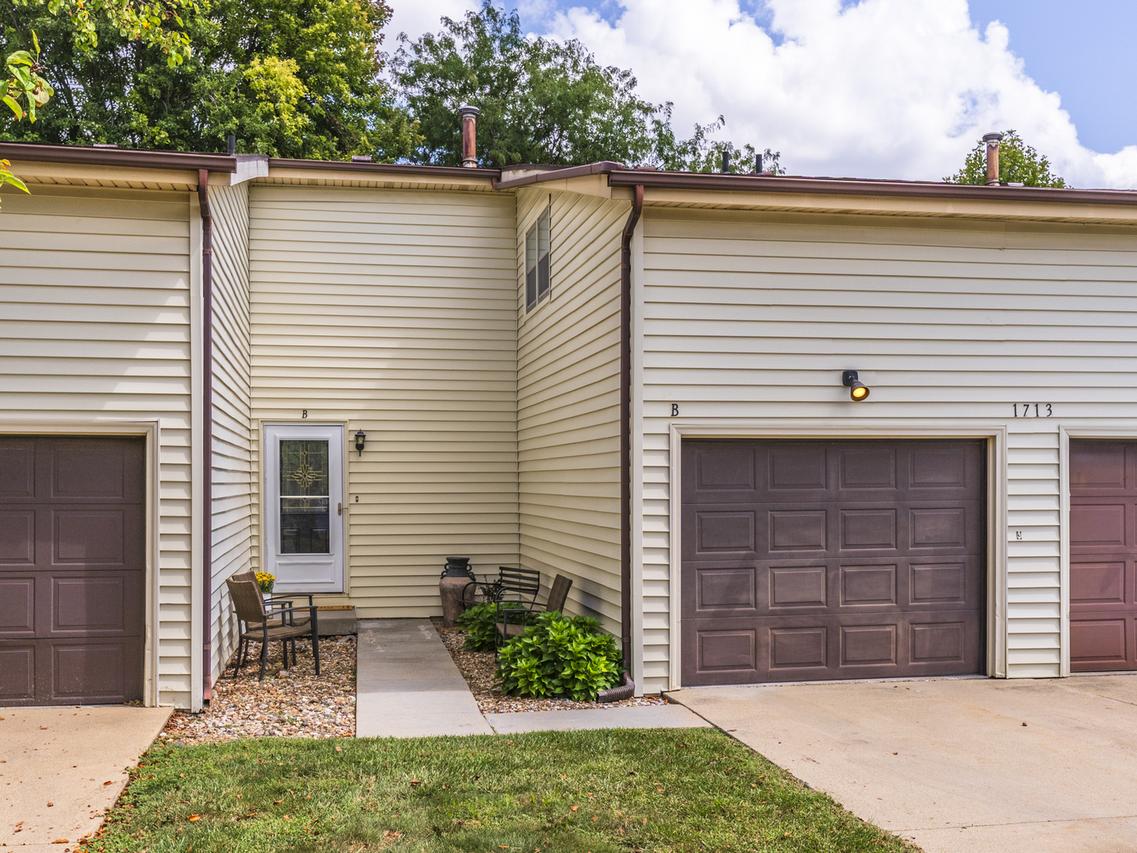 1713 King Dr. #B, Normal, IL 61761
