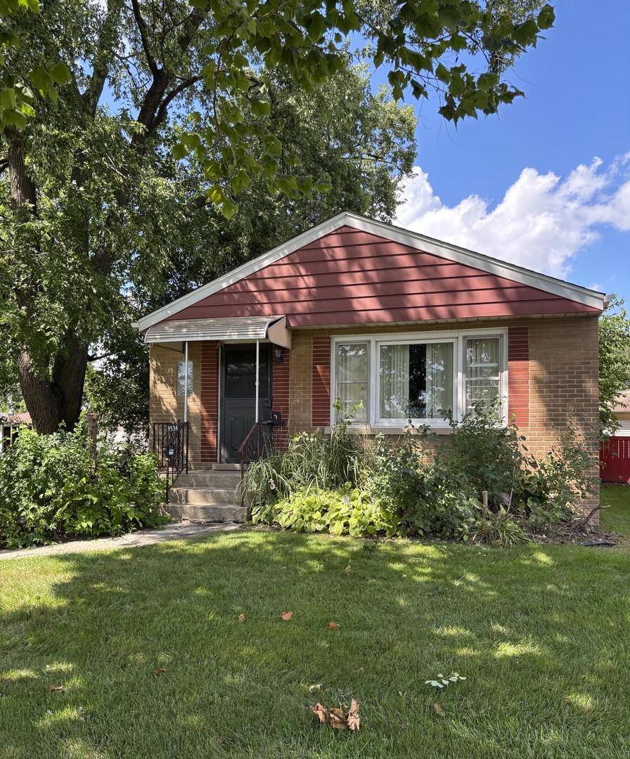 9534 Congress Park Ave., Brookfield, IL 60513
