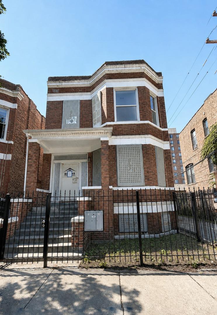 6018 S Eberhart Ave., Chicago, IL 60637