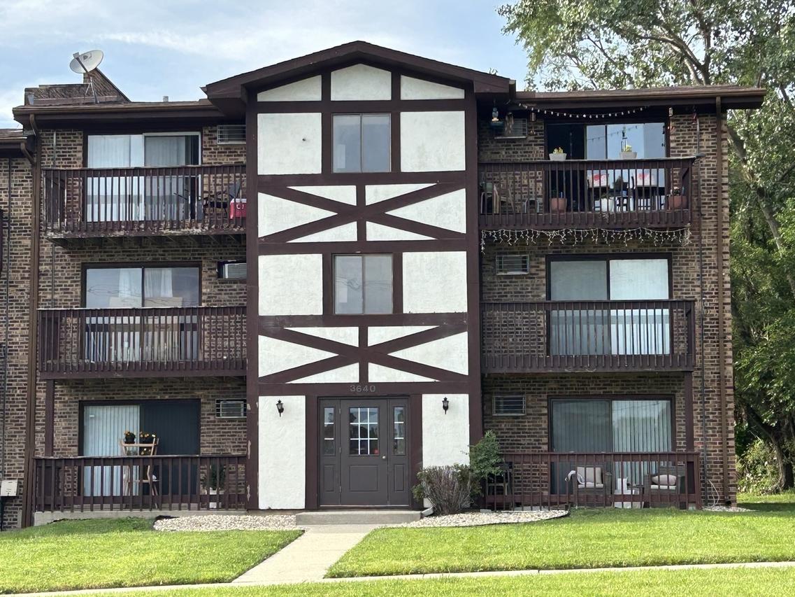 3640 W 119th St. #302, Alsip, IL 60803